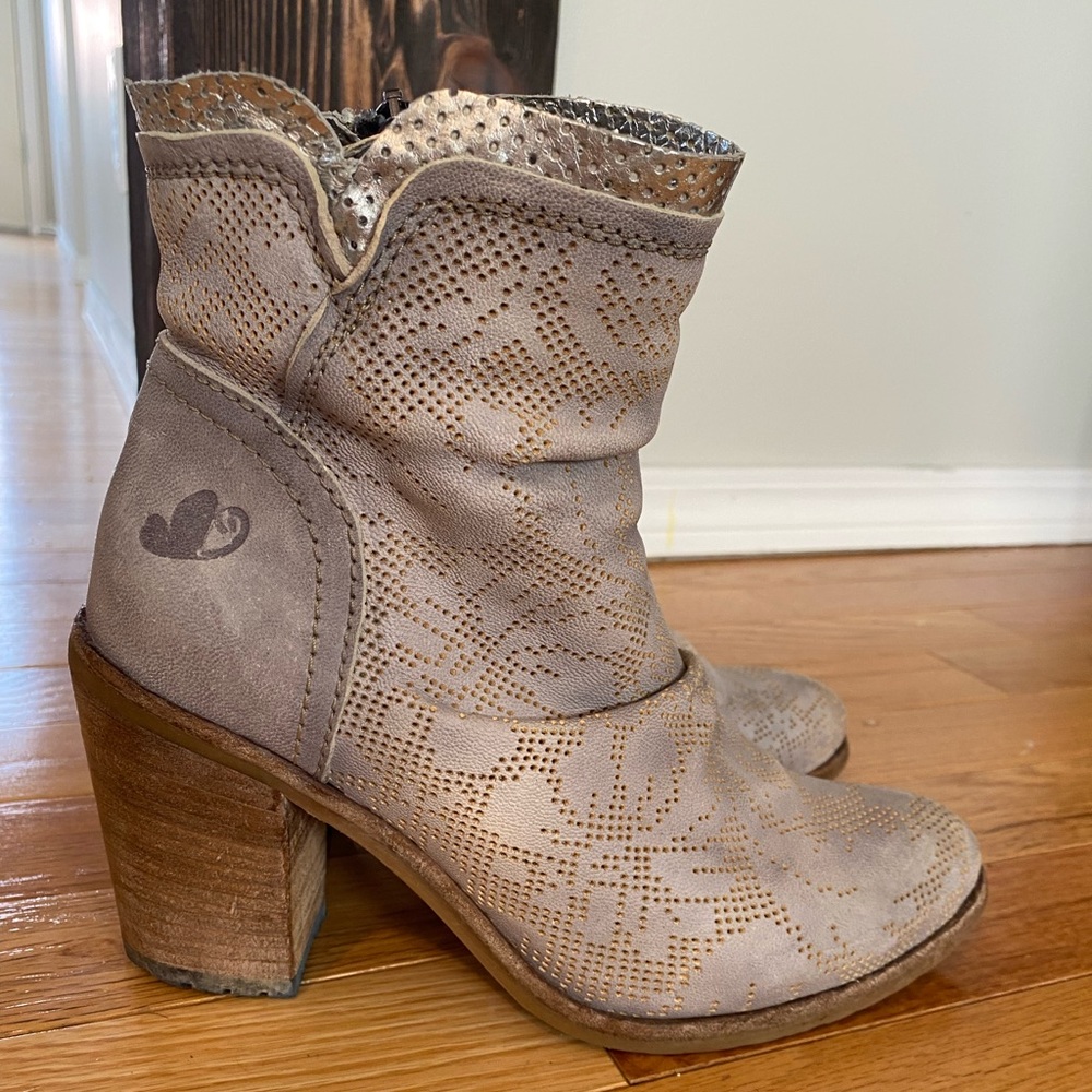 Felmini Premium boots, Portugal.  Soft genuine leather, size US 7.